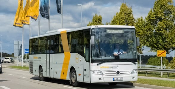 Autobus della Lufthansa a Monaco di Baviera