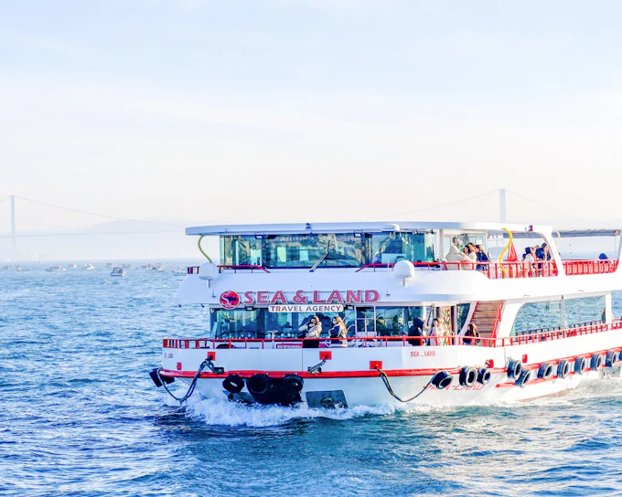 Istanbul: Europe & Asia Tour by Bus with Bosphorus Cruise