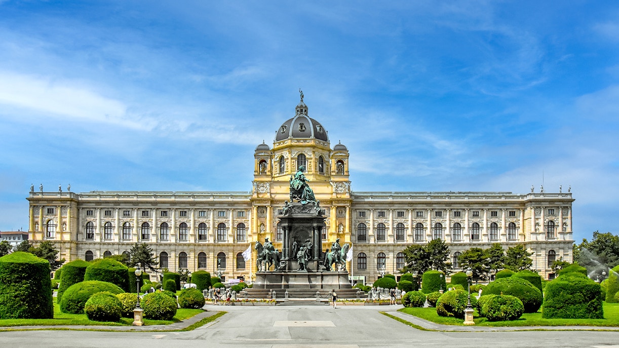 Dinosaur skeleton exhibit at Museum of Natural History Vienna.