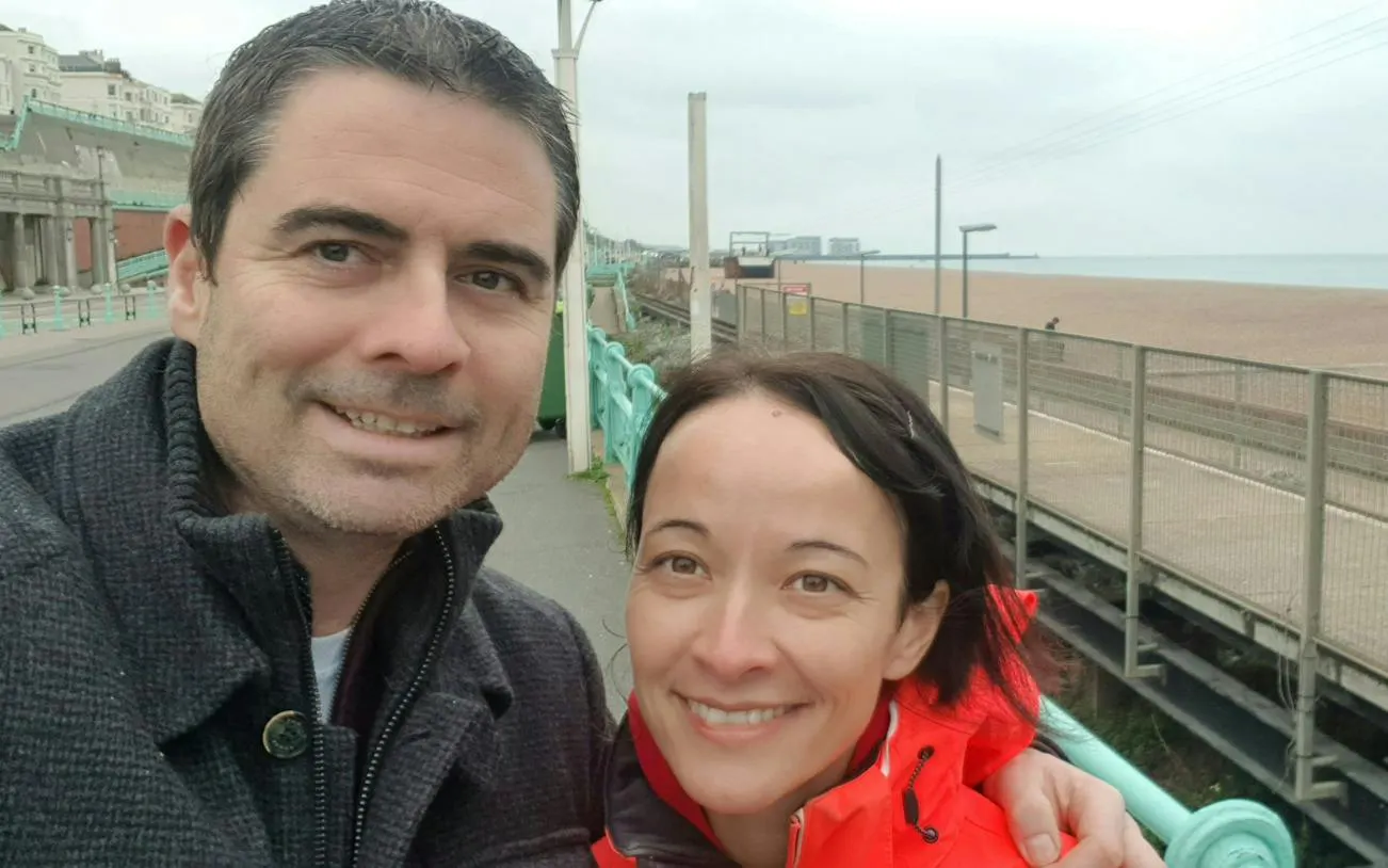 Brighton seafront with couple enjoying self-guided city exploration game.