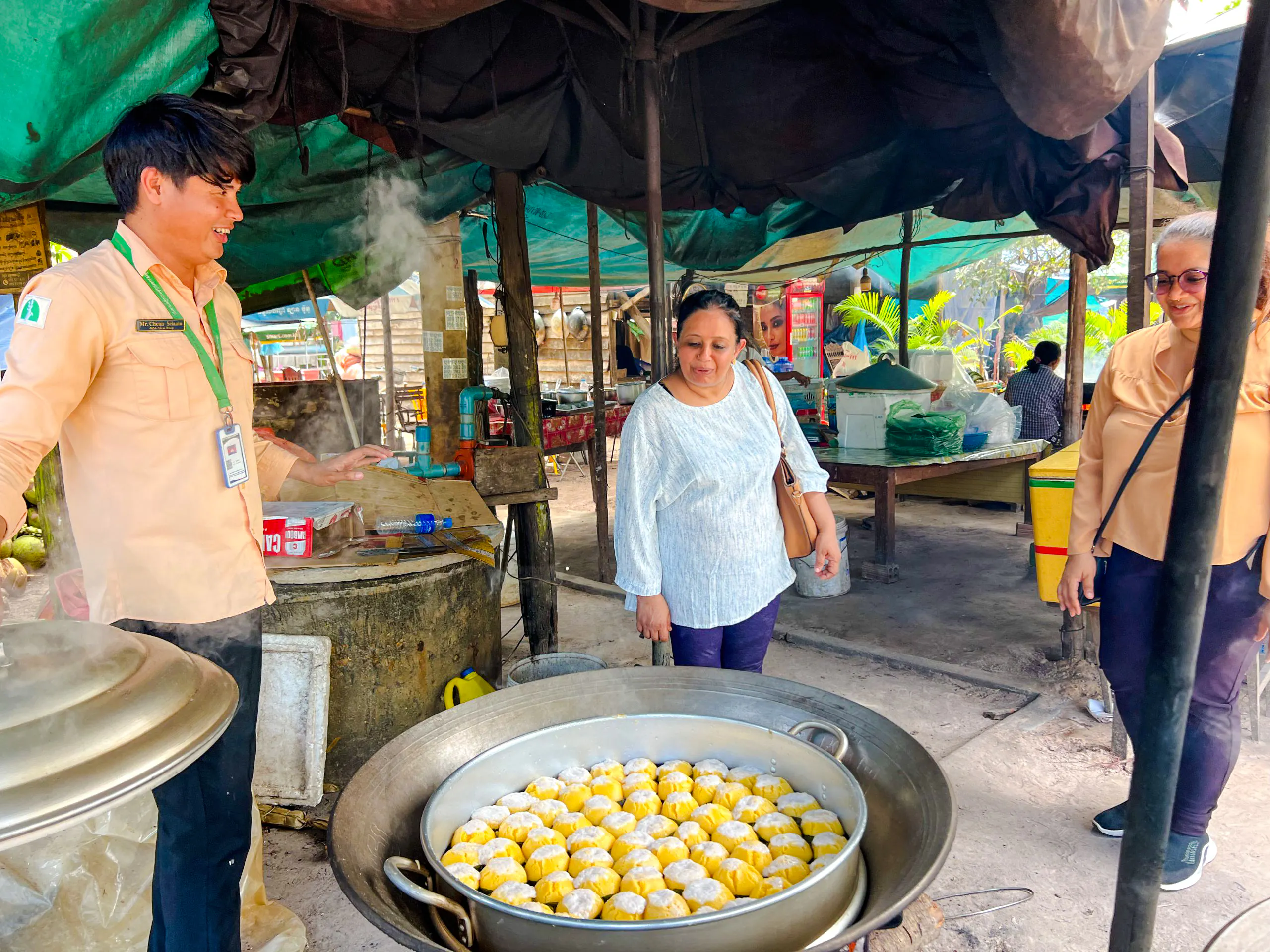 angkor wat half-day sunrise guided tour with breakfast and visits to ta prohm and bayon-4