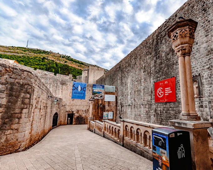 Dubrovnik History Walking Tour and Lokrum Island Boat Cruise (Product 56615)