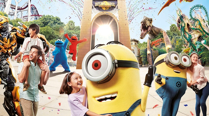 Visitors enjoying character meet-and-greet at Universal Studios Singapore, Resorts World Sentosa.