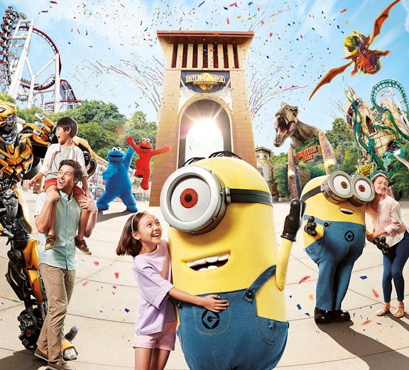 Visitors enjoying character meet-and-greet at Universal Studios Singapore, Resorts World Sentosa.