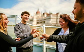 abendliche sightseeing-bootsfahrt auf der donau in budapest mit optionalen getränken-2