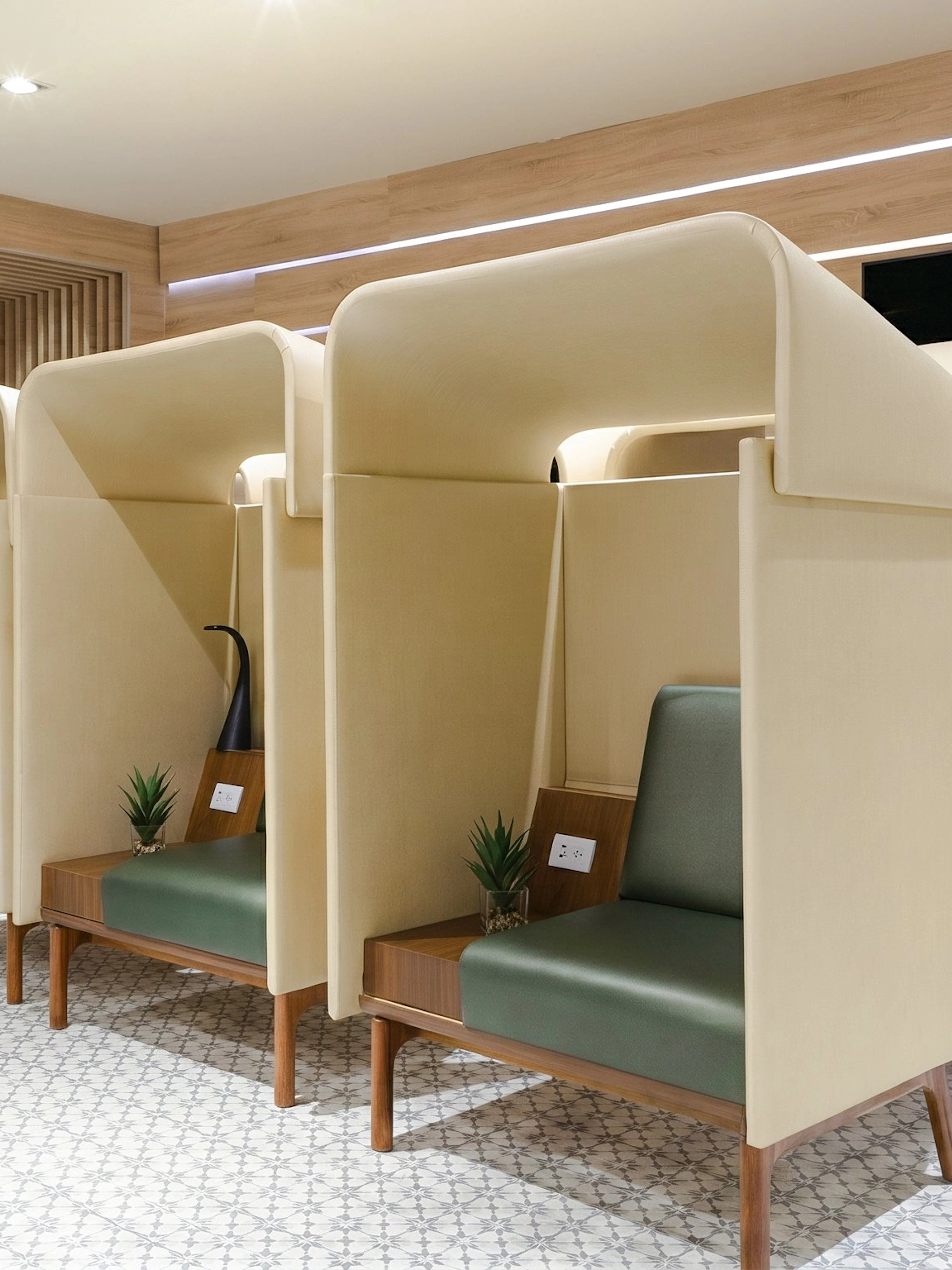 Working pods at MERA Business Lounge, Cancun International Airport.