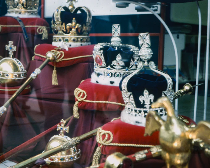 St. Paul's Cathedral & Tower of London Guided Tour with Thames River Cruise