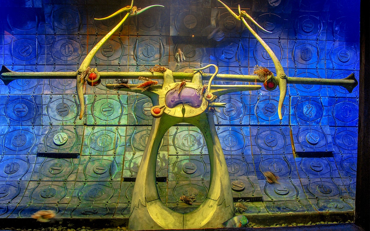 Ancient-themed exhibit with marine life at Lost Chambers Aquarium, Aquaventure Waterpark.