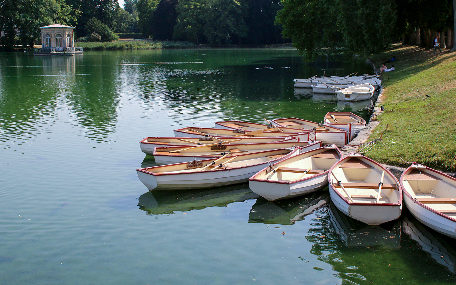 Château de Fontainebleau - Canoeing in the Canal