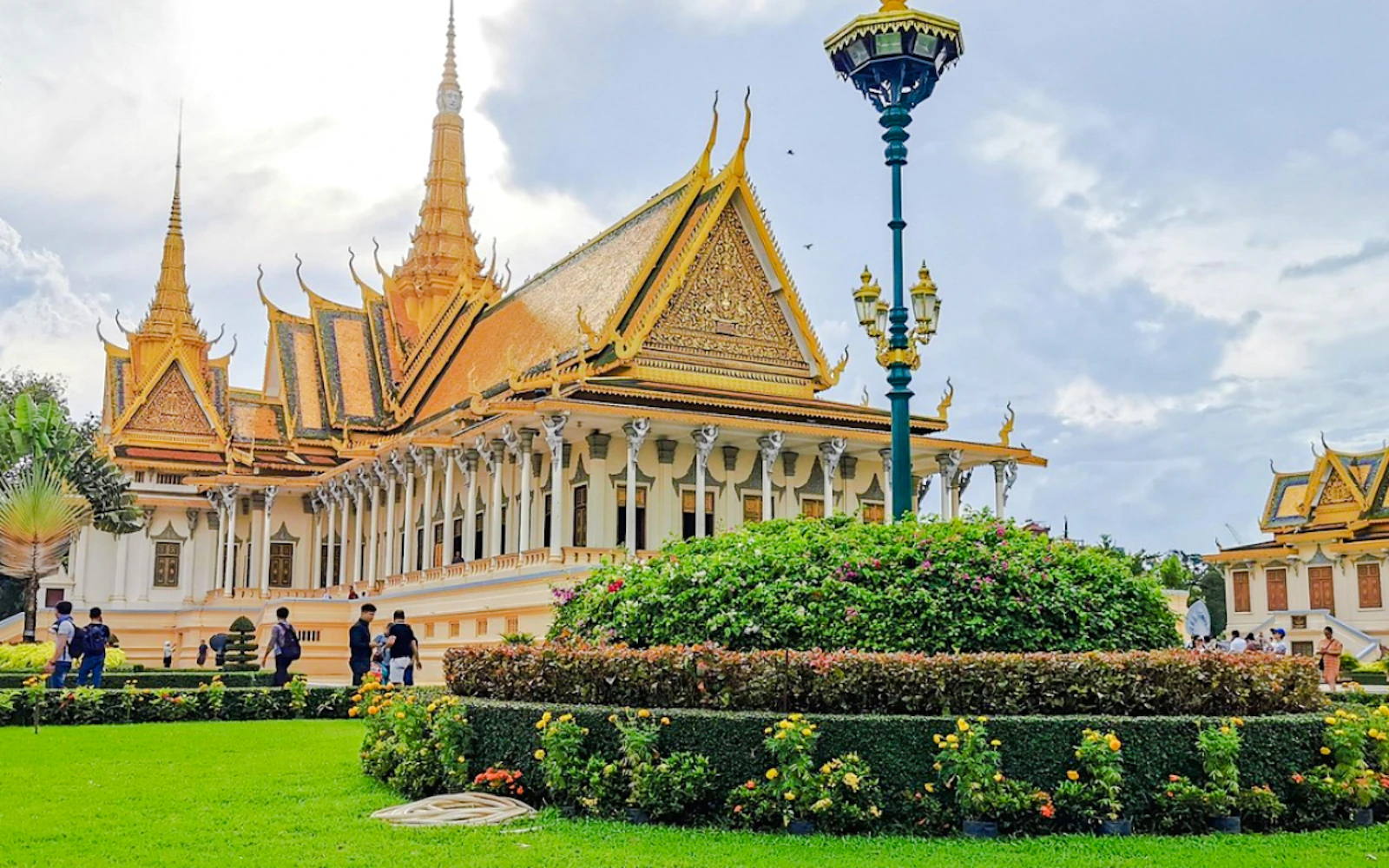 Phnom Penh City Highlights Guided Tour with Hotel Pickup and Drop-Off