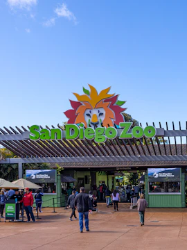 San Diego Zoo entrance with visitors walking in.