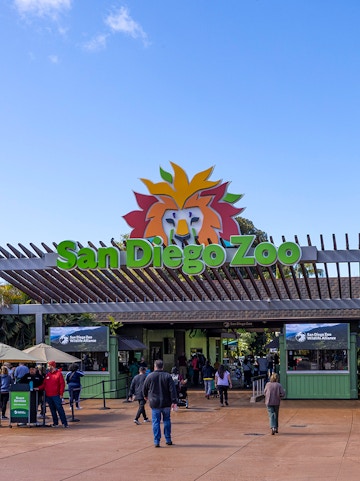 San Diego Zoo entrance with visitors walking in.