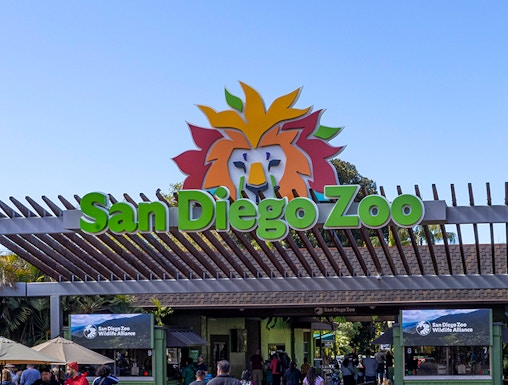 San Diego Zoo entrance with visitors walking in.