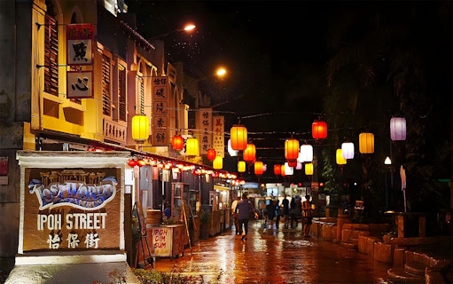 Lost World of Tambun Ipoh Street at night with colorful lanterns and visitors strolling.