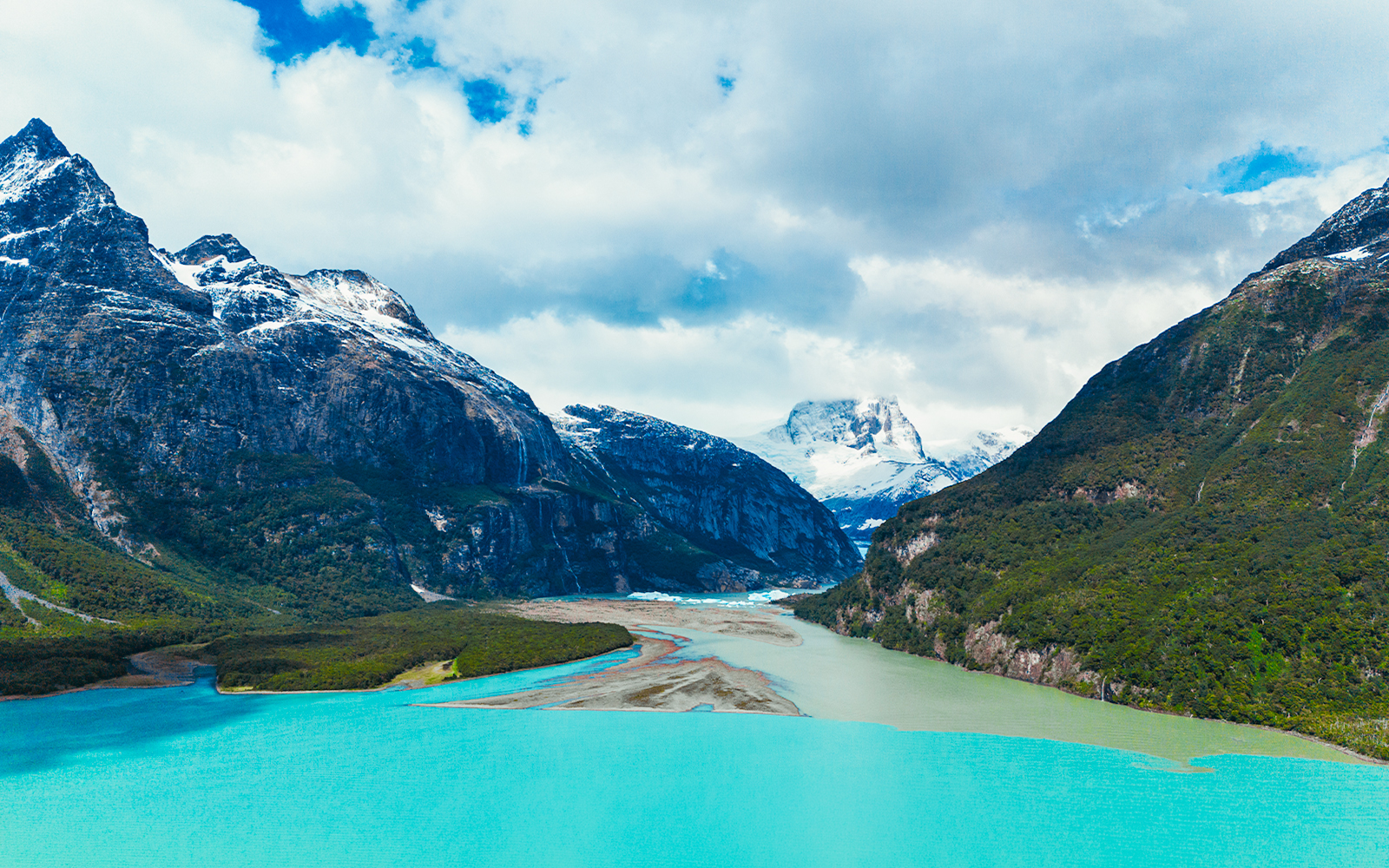 Serrano Glacier with turquoise lake and snow-capped mountains in Patagonia, Argentina.