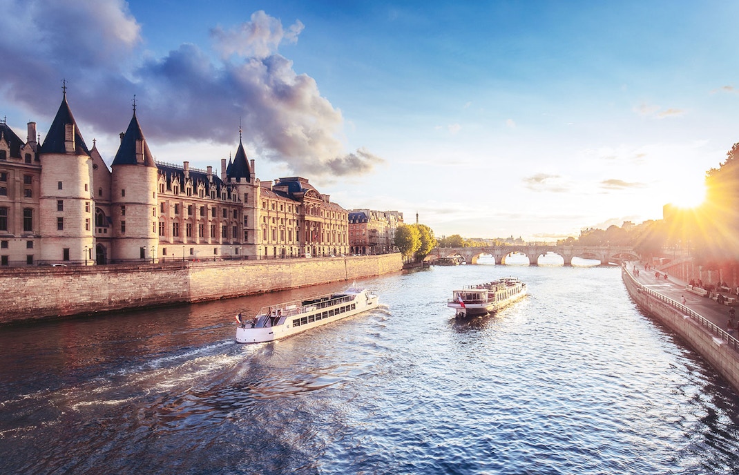 Conciergerie Opening Hours