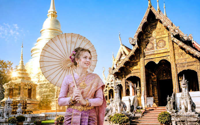 Chiang Mai Wat Phra Singh Small-Group Guided Tour with Thai Costume Rental