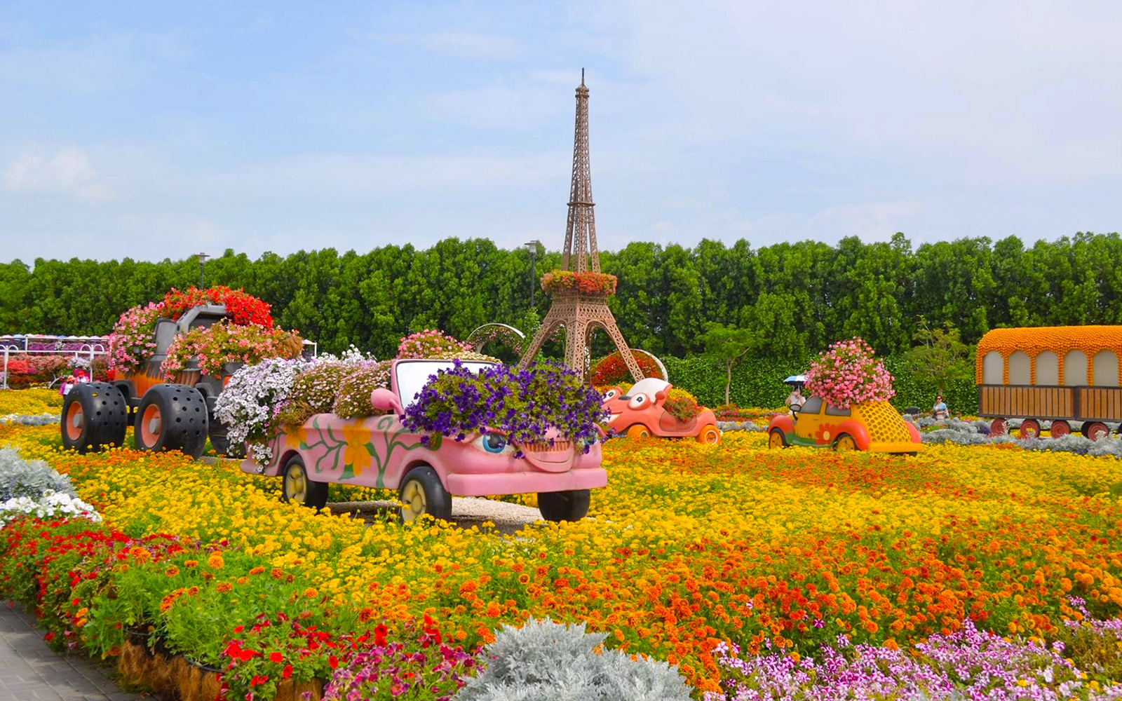 Navigate Dubai Miracle Garden: Detailed map & attractions