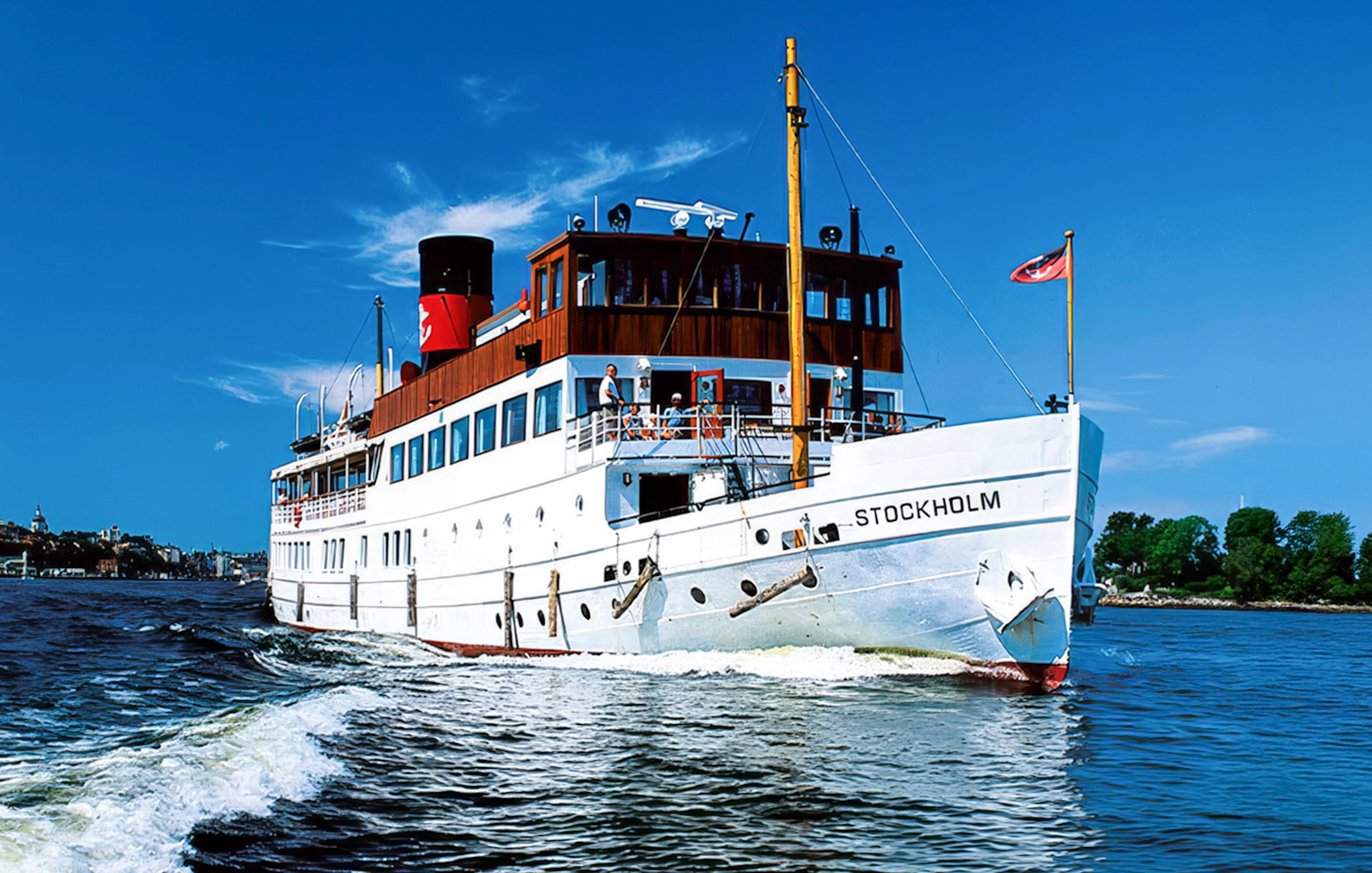 Cruise ship on Stockholm archipelago waters under clear sky.