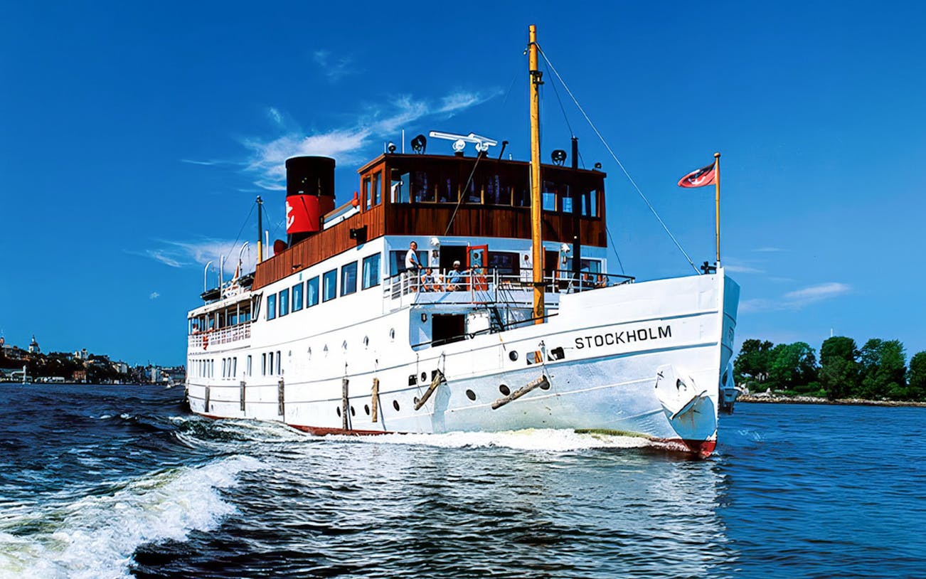 Cruise ship on Stockholm archipelago waters under clear sky.
