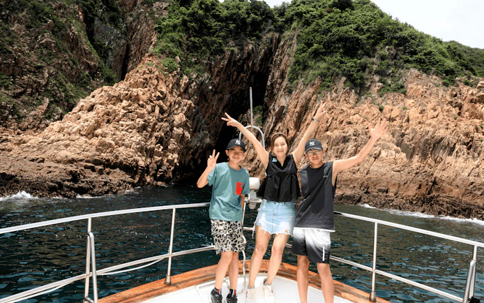 Hong Kong Sai Kung Island-Hopping Yacht Cruise to Yim Tin Tsai With Hakka Snack Tasting
