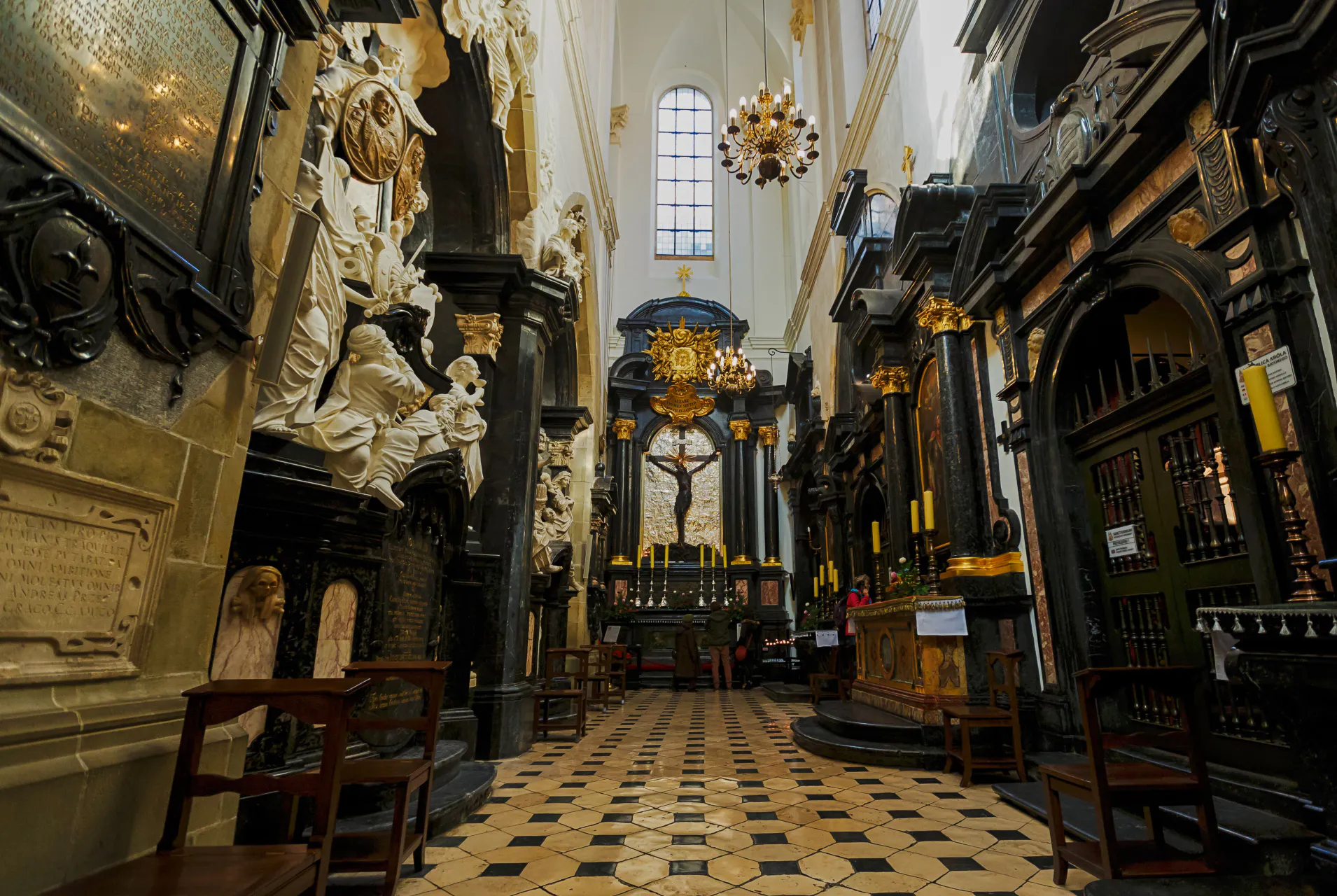 Krakow: Wawel Cathedral Small-Group Guided Tour with Entry