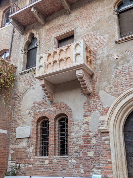 Juliet's balcony at Casa di Giulietta in Verona, Italy.