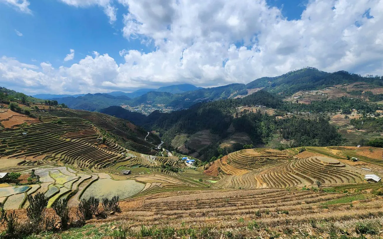 Mu Cang Chai Motorbike Tour of Rice Terraces, Waterfalls, and Ethnic Villages with Lunch