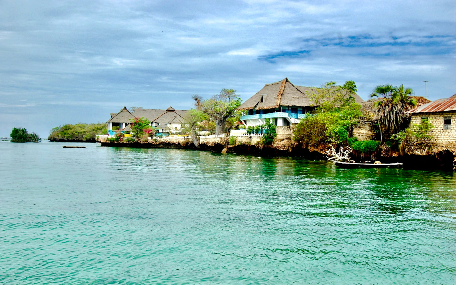 From Diani Beach: Wasini Dhow Cruise to Kisite Mpunguti Marine Park with Dolphin Watching and Snorkeling (Product 56194)