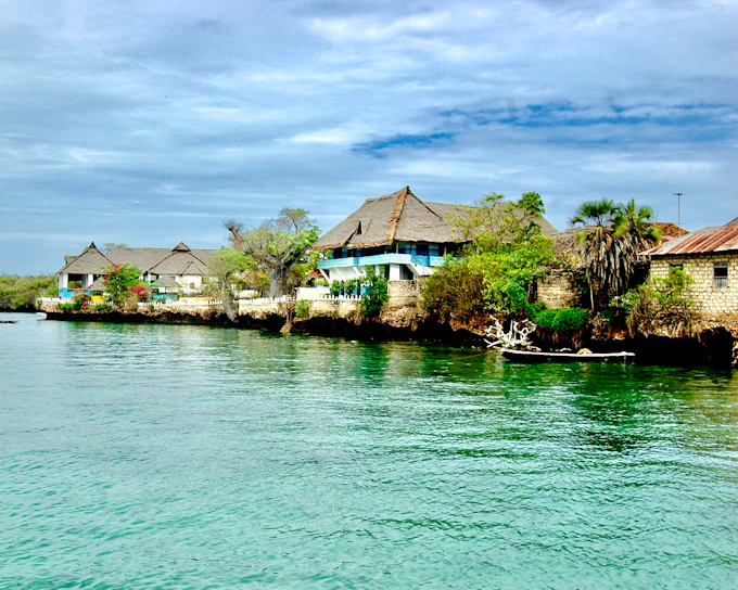 From Diani Beach: Wasini Dhow Cruise to Kisite Mpunguti Marine Park with Dolphin Watching and Snorkeling (Product 56194)