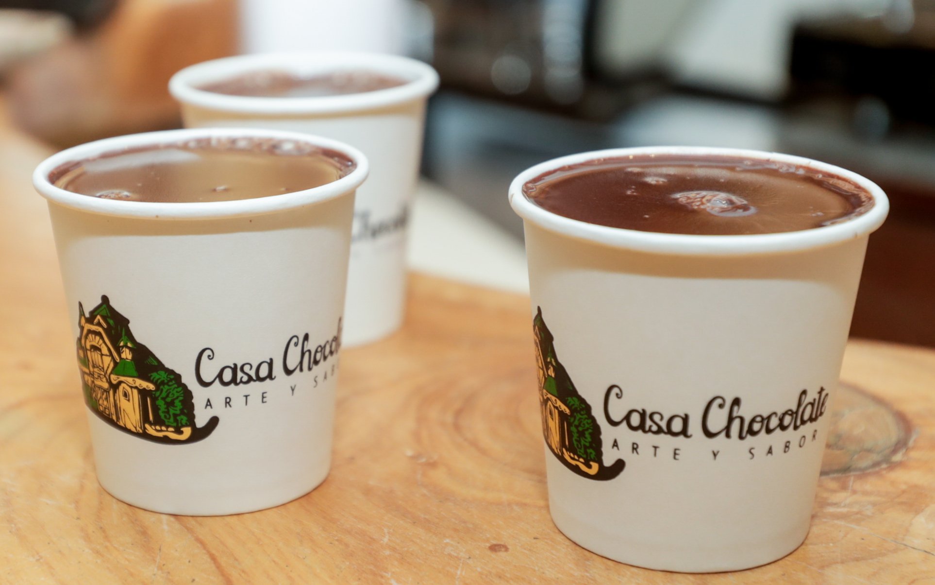 Hot chocolate cups at Casa Chocolate, Lodge El Morado.