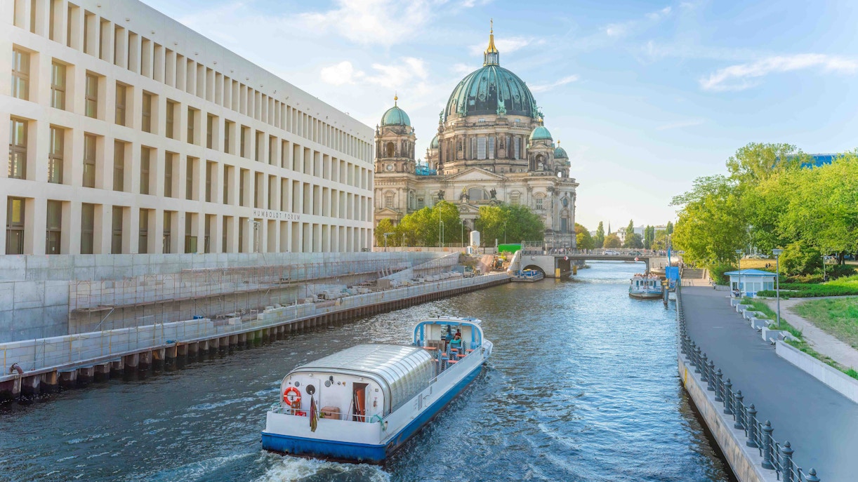 Best time to go on a Berlin sightseeing cruise