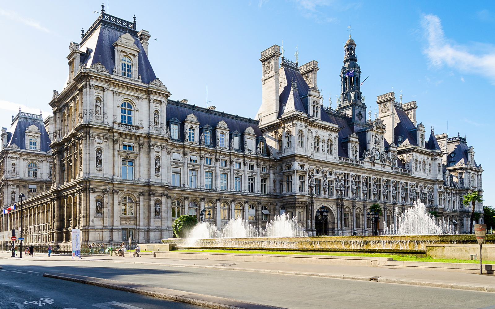 Hotel de Ville in Paris with ornate architecture and historical significance.