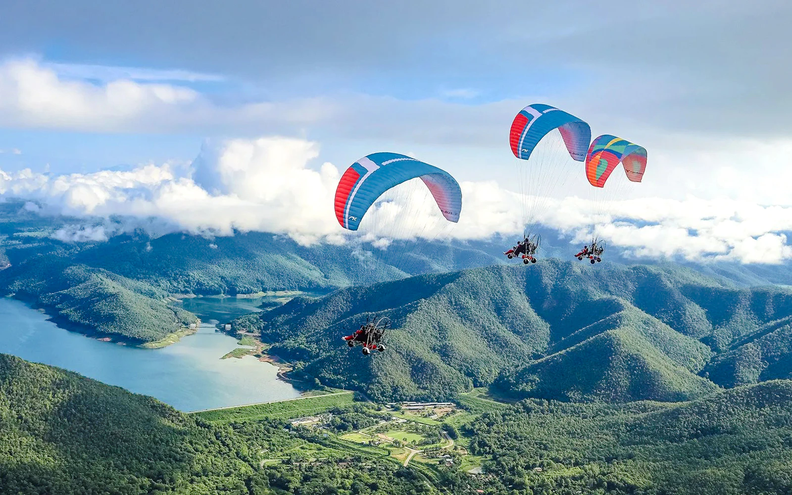 Chiang Mai Paramotor Flight with Hotel Transfers and GoPro Photos and Video (Product 53995)