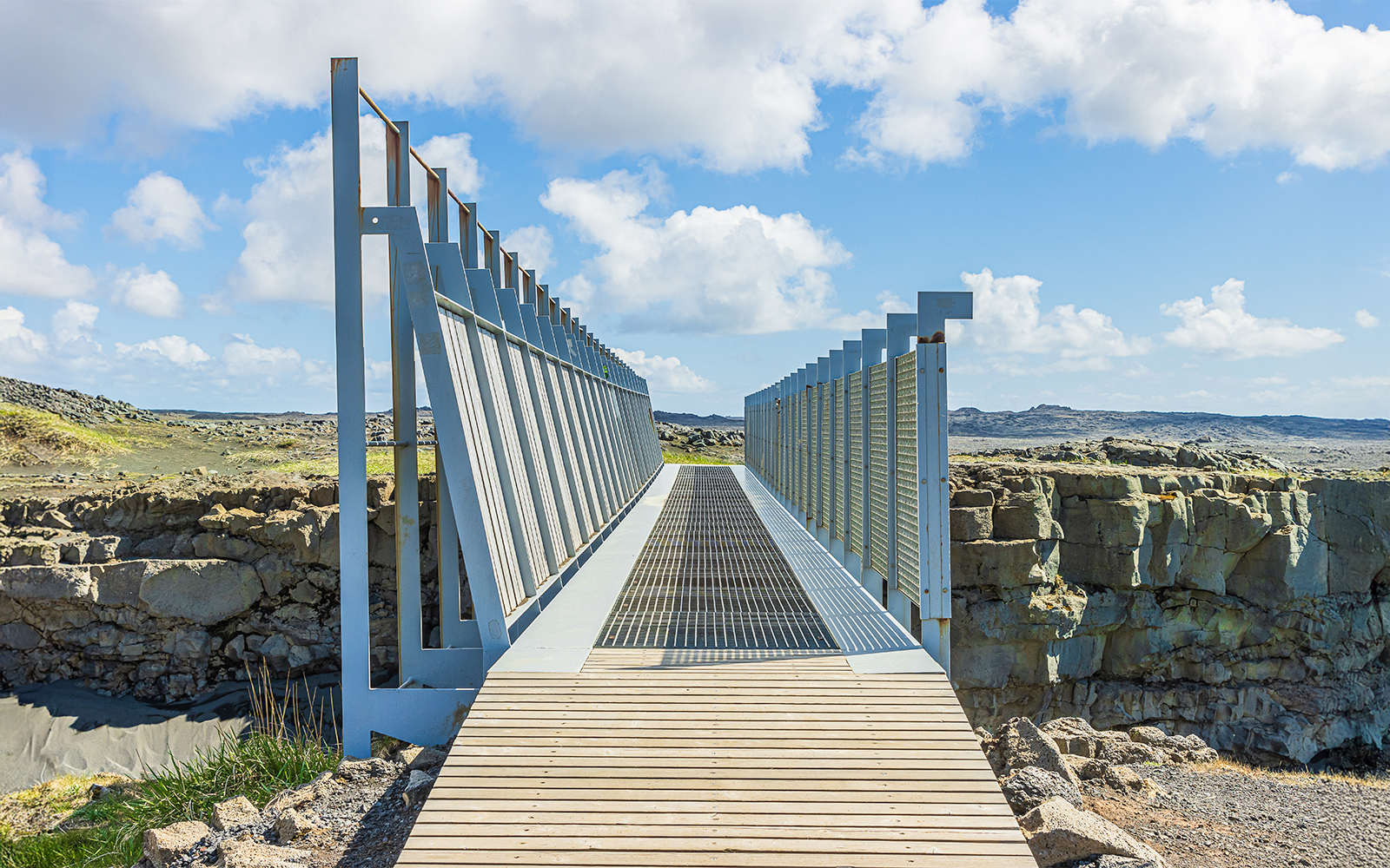 Pod între continente