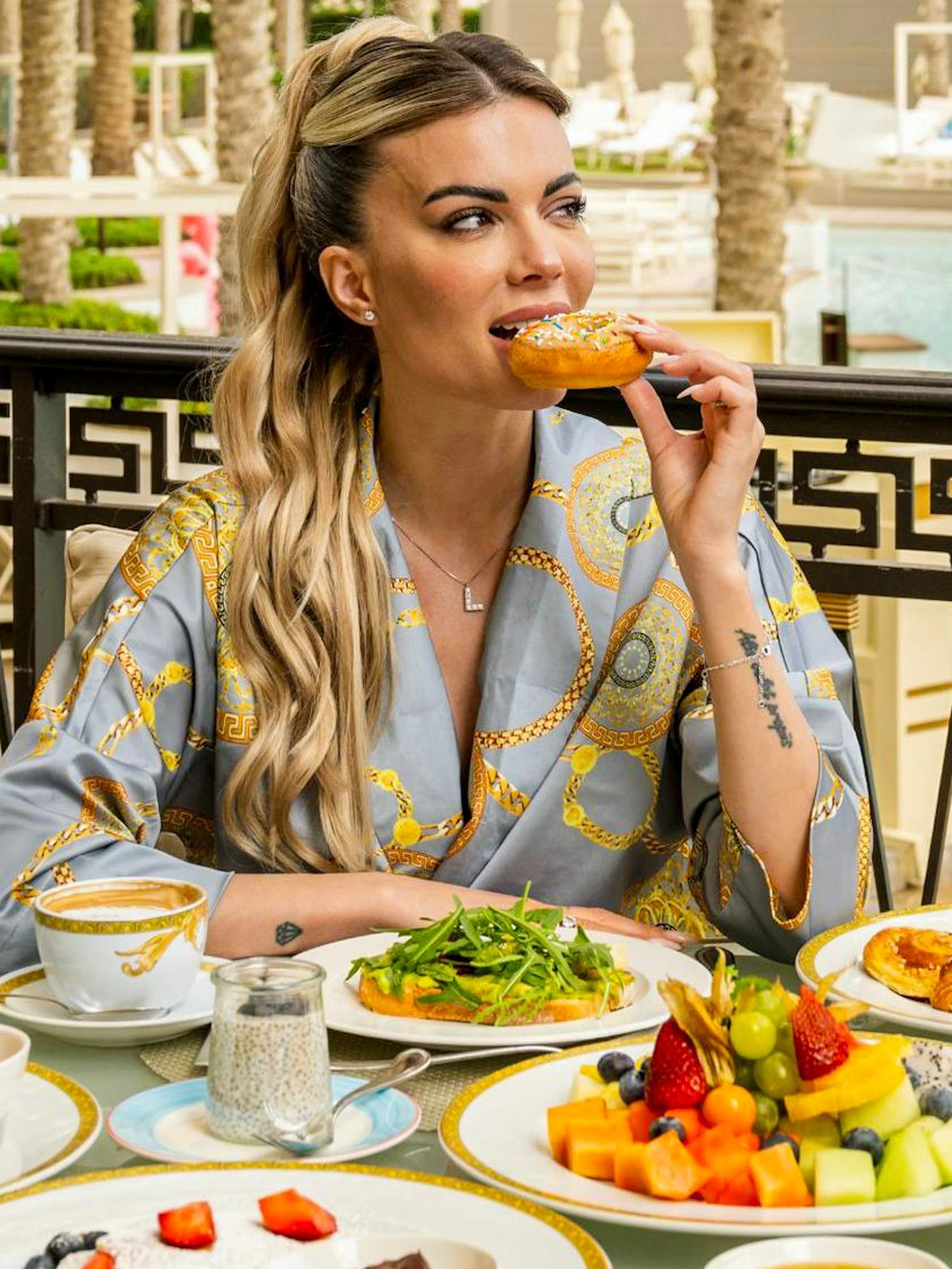 palazzo versace dubai: frukostbuffé på giardino-1
