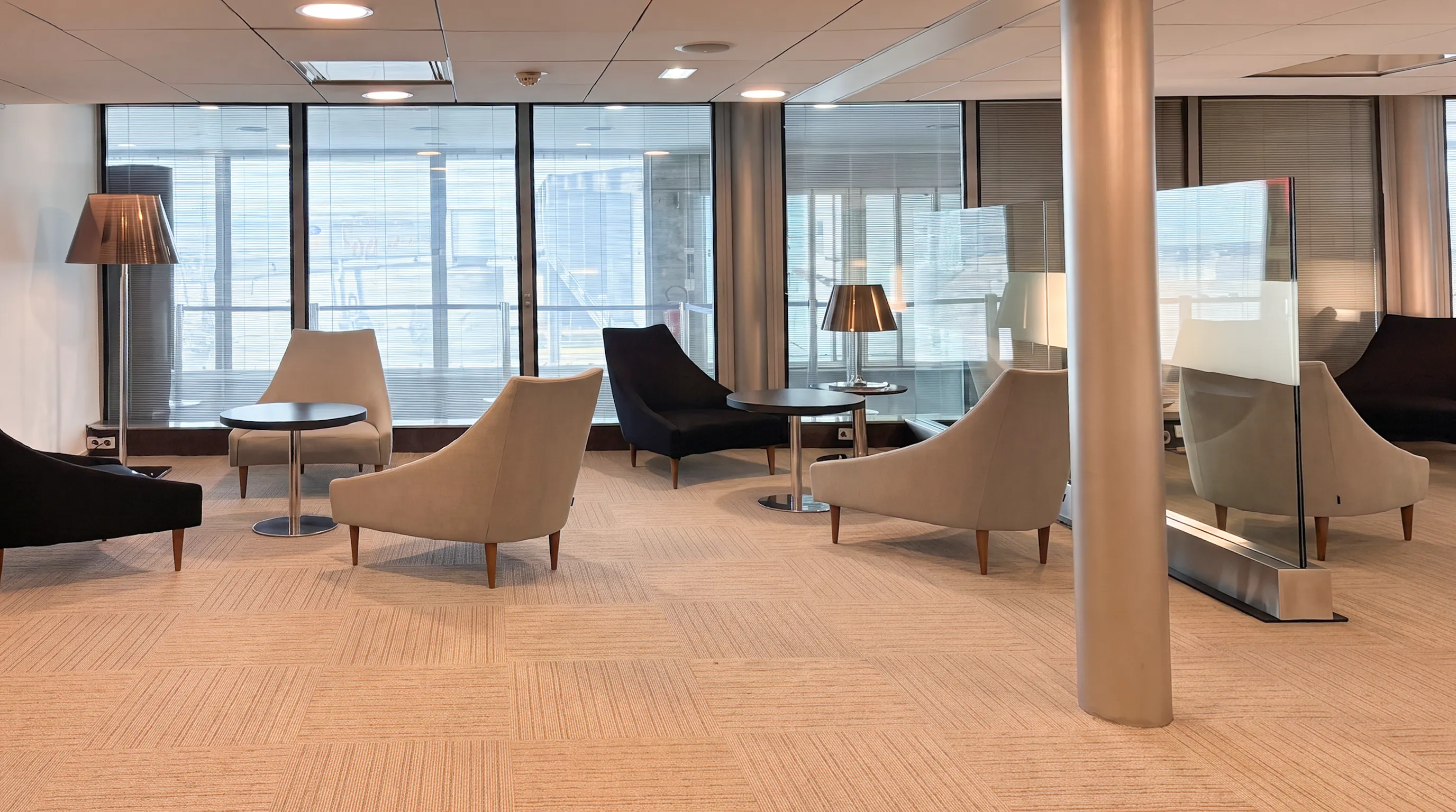Seating area in Salon Paris at Charles de Gaulle Airport Terminal 2C.