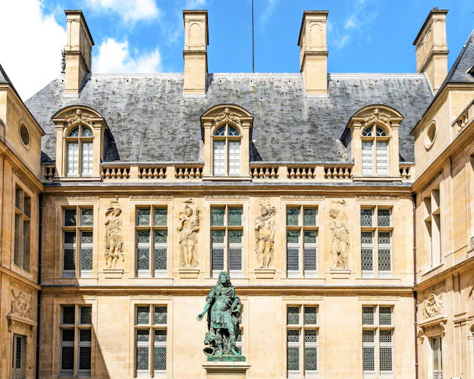 Carnavalet Museum & Marais Food Tour