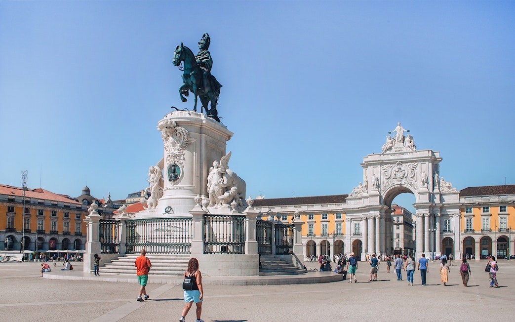 Equestrian statue and Arco da Rua Augusta at Praça do Comércio, Lisbon.