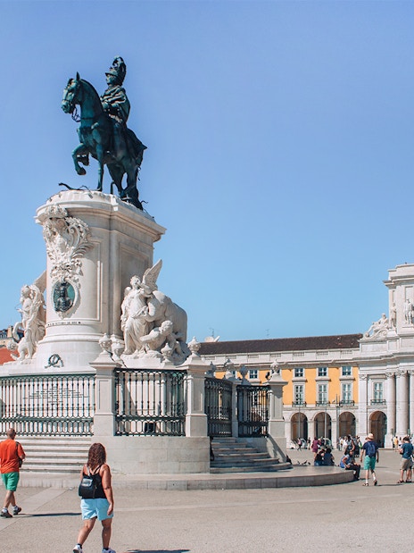 Equestrian statue and Arco da Rua Augusta at Praça do Comércio, Lisbon.