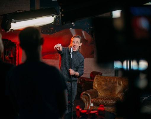 Comedian performing at Wintergarten Variete Comedy show in Berlin.