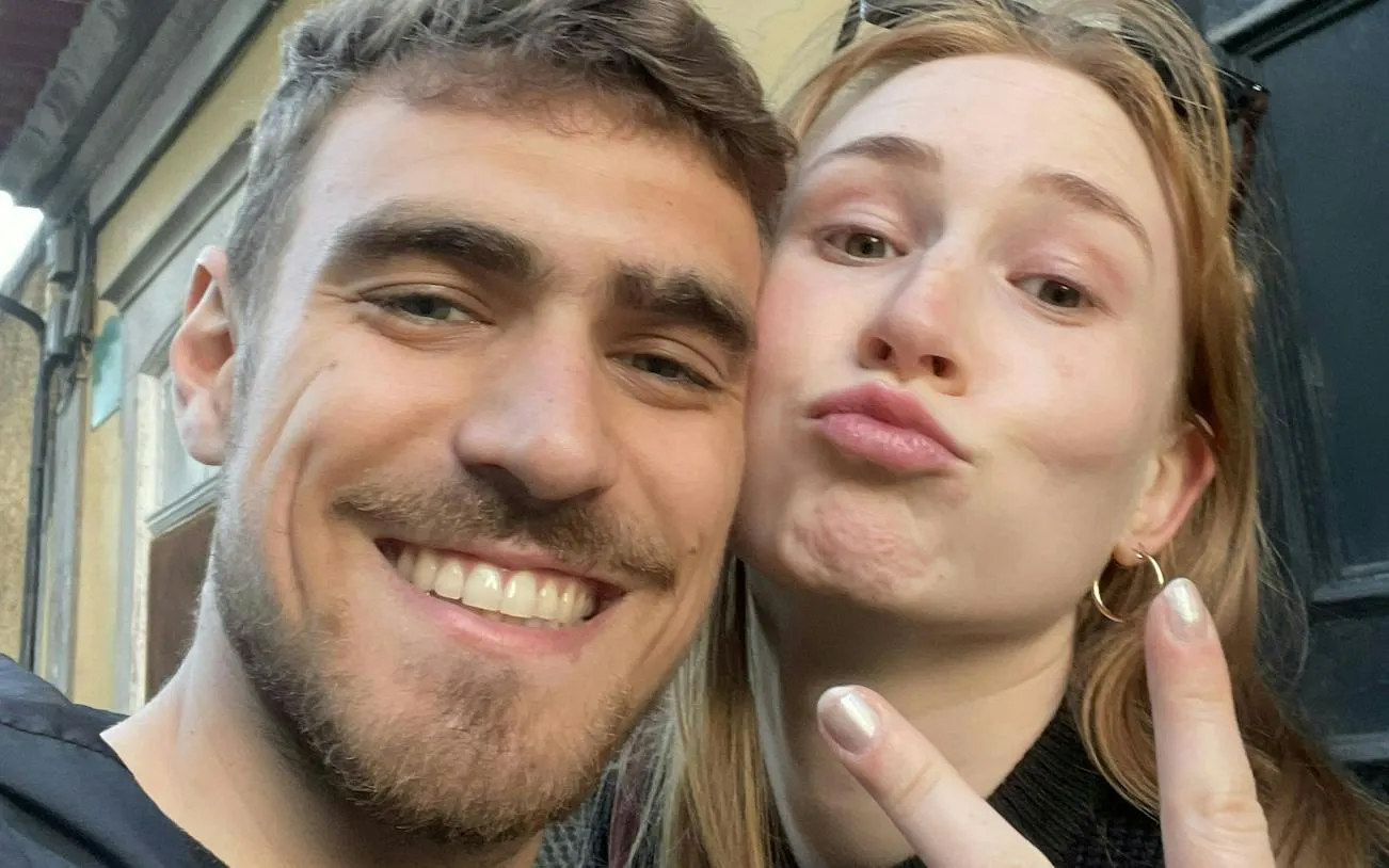 I don't know who these people are, but they are smiling and posing for a selfie during the Hidden Porto War and Passion city exploration game.