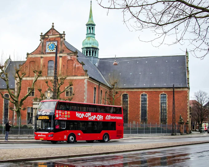 Red Sightseeing: Copenhagen Hop-on Hop-off Bus Tour with Netto Boat (Product 55523)