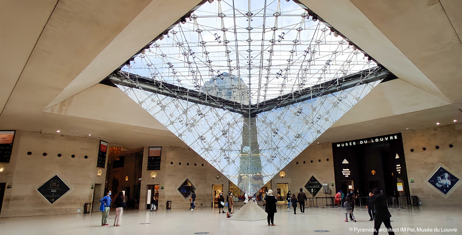 A bold daylight heist at the Louvre Museum