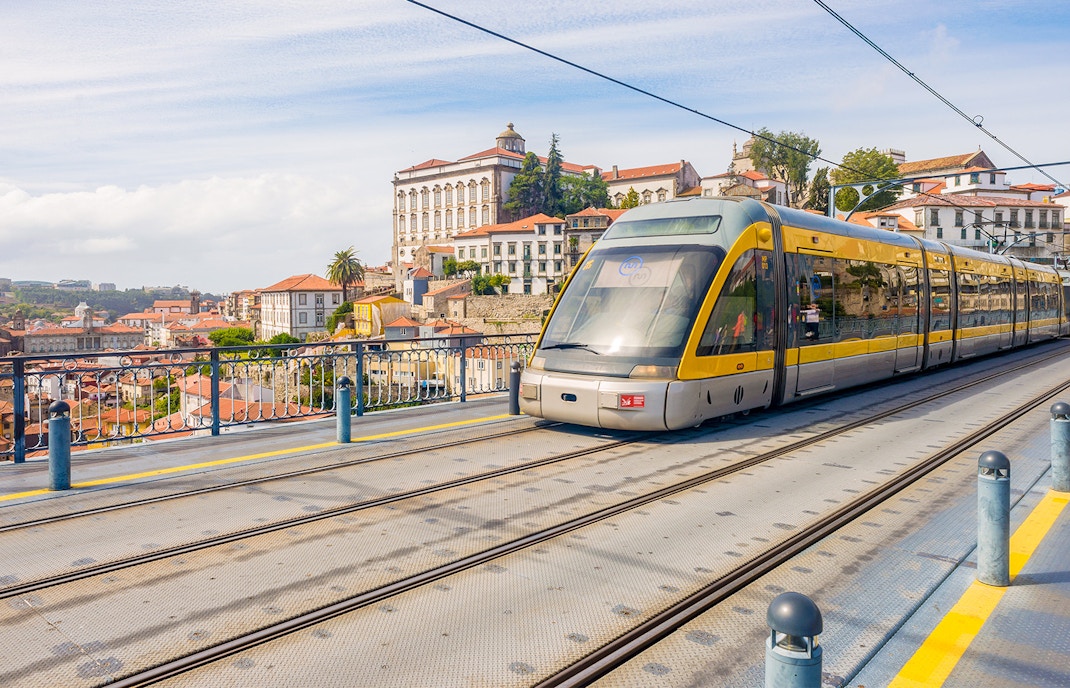 Getting to Porto Fado Shows by train