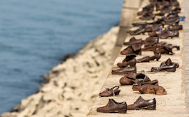 Scarpe sul Danubio