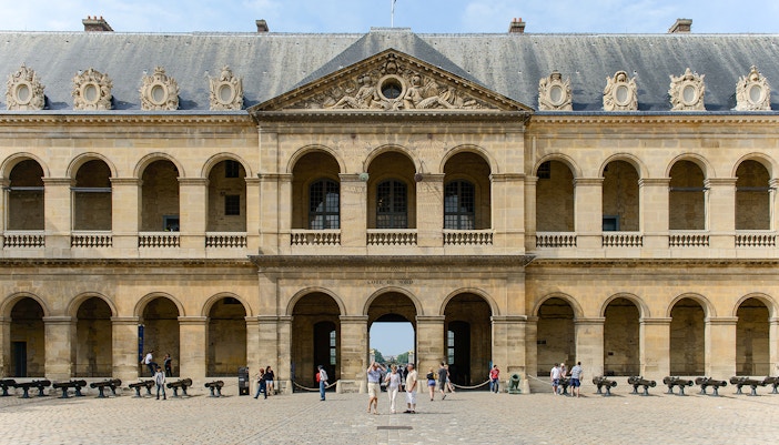 weekday Les Invalides