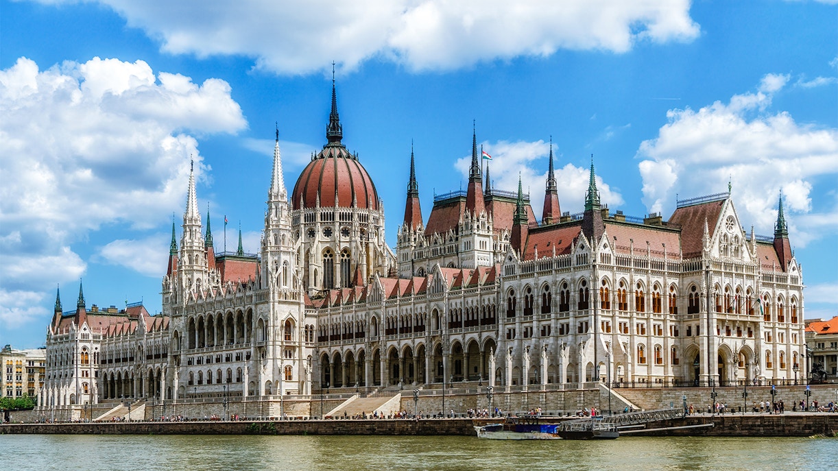 hungarian parliament tours