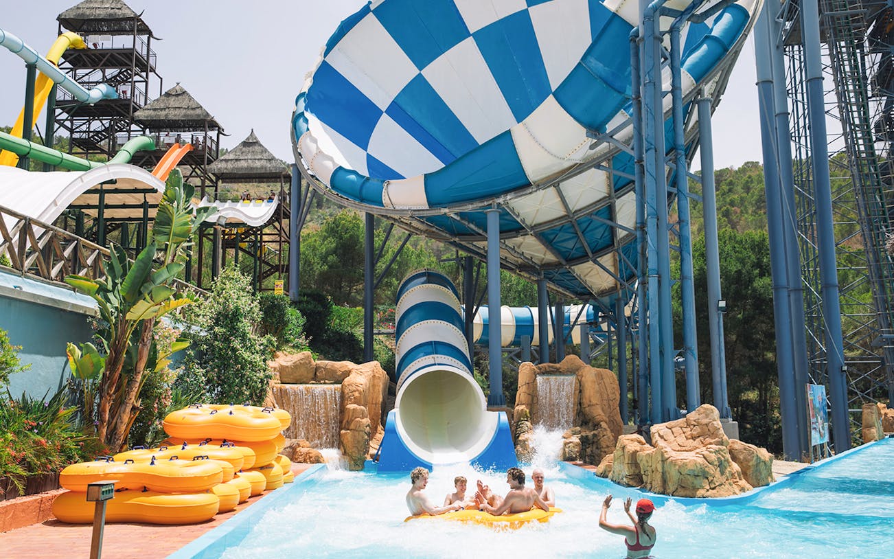 Visitors enjoying the Cyclon water slide at Aqualandia Benidorm.