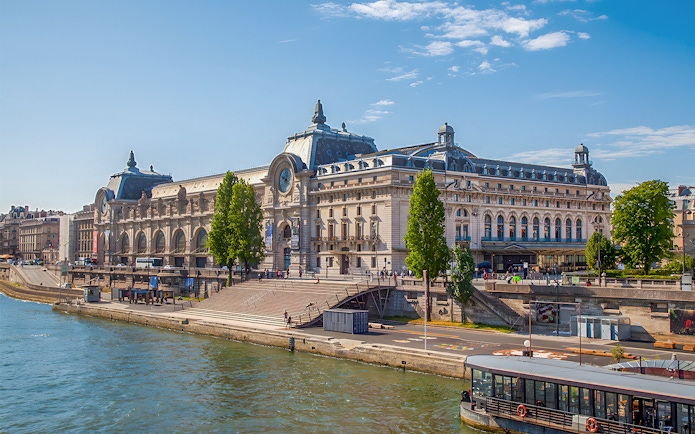 Visitors at the Orsay Museum in Paris, part of Combo: 29129 + 6235 tour package.